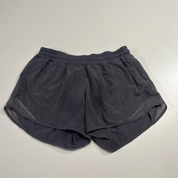 Lululemon Hotty Hot Low Rise 4” Shorts Dark Grey Women’s Size 6